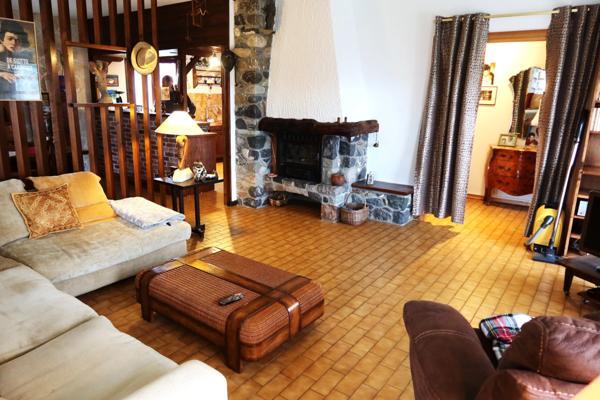 74140 MESSERY. PROX COMMERCES.TB VILLA F6 DE 180 m²HAB AVEC PISCINE SUR 2000m²DE TERR PLAT ET ENSOLEIL.