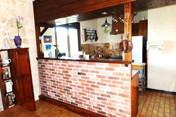 74140 MESSERY. PROX COMMERCES.TB VILLA F6 DE 180 m²HAB AVEC PISCINE SUR 2000m²DE TERR PLAT ET ENSOLEIL.