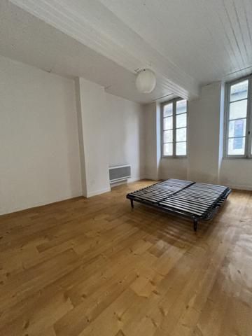 Cologne (32430) Maison de Village en Pierre – 82 m² – 2 Chambres – Courette
