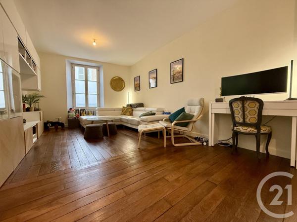 Immeuble à vendre  179,41 m2 FONTAINEBLEAU - 77