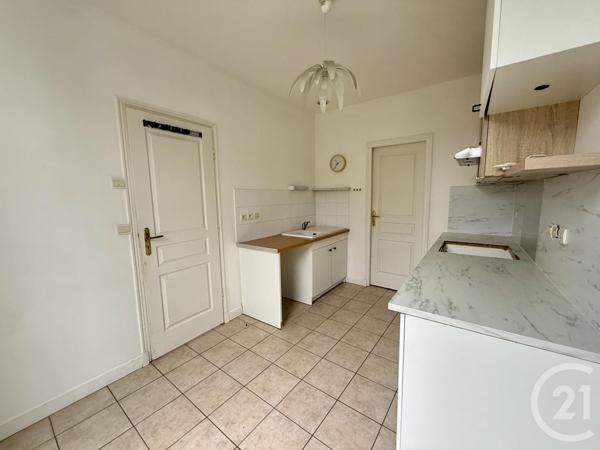 Immeuble à vendre  179,41 m2 FONTAINEBLEAU - 77