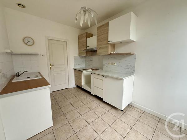 Immeuble à vendre  179,41 m2 FONTAINEBLEAU - 77