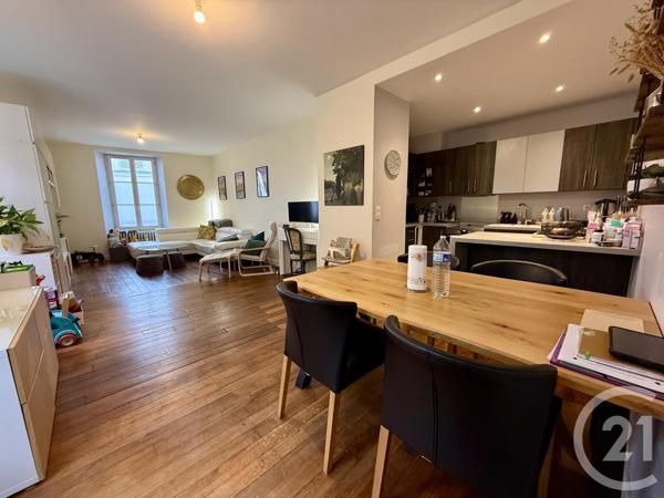 Immeuble à vendre  179,41 m2 FONTAINEBLEAU - 77