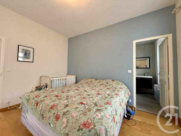 Immeuble à vendre  179,41 m2 FONTAINEBLEAU - 77