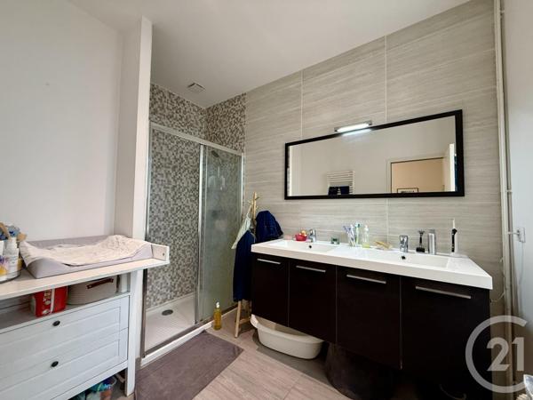 Immeuble à vendre  179,41 m2 FONTAINEBLEAU - 77