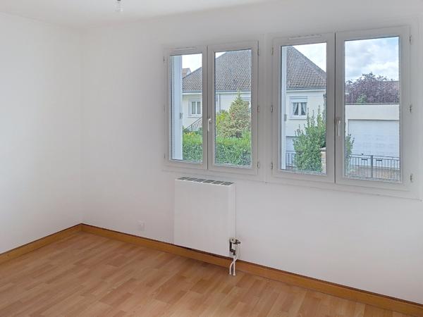 Maison familiale Rambouillet 4 pièce(s) 109 m2 quartier Beau Soleil terrain 403 m²