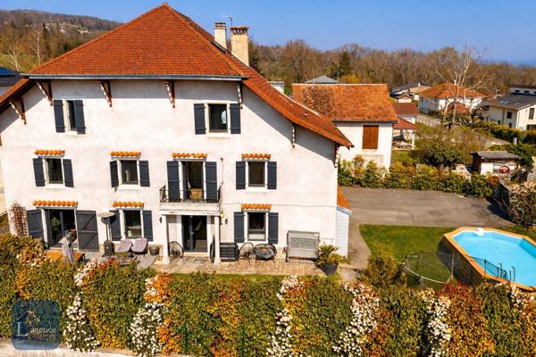 Maison mitoyenne 8 pièces 5 chambres 226 m² Piscine, jardin, terrass, balcon, cave , combles améanageables à CESSY 01170