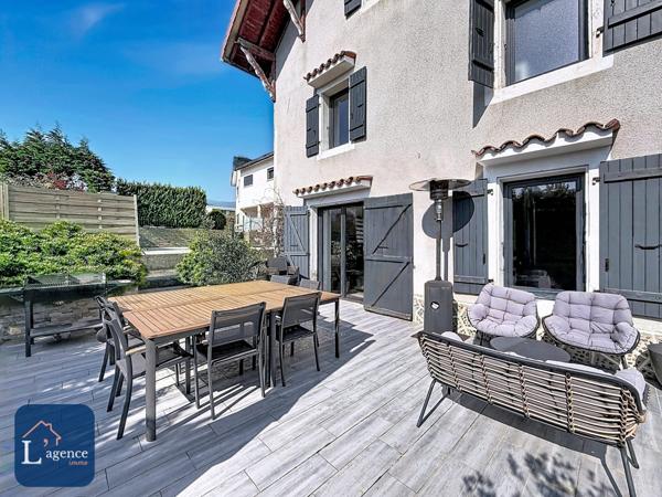 Maison mitoyenne 8 pièces 5 chambres 226 m² Piscine, jardin, terrass, balcon, cave , combles améanageables à CESSY 01170