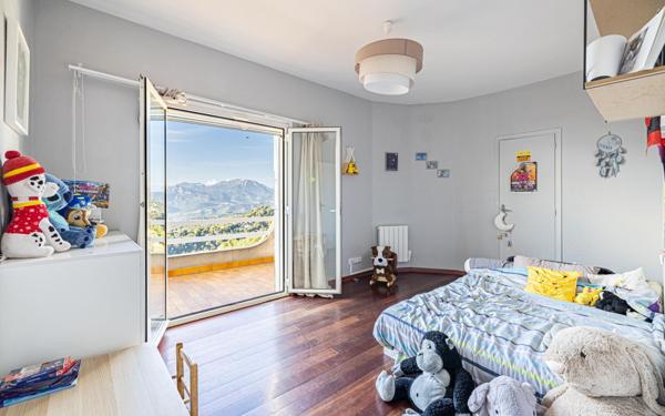 Maison à vendre    5 pièces • 234,17 m2 Aspremont