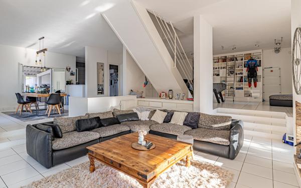 Maison à vendre    5 pièces • 234,17 m2 Aspremont