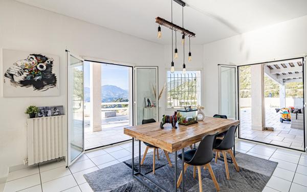 Maison à vendre    5 pièces • 234,17 m2 Aspremont