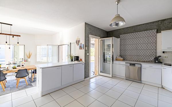 Maison à vendre    5 pièces • 234,17 m2 Aspremont