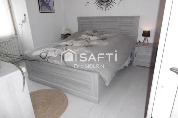 A saisir cette jolie longère en pierres apparentes en campagne de 150m2.