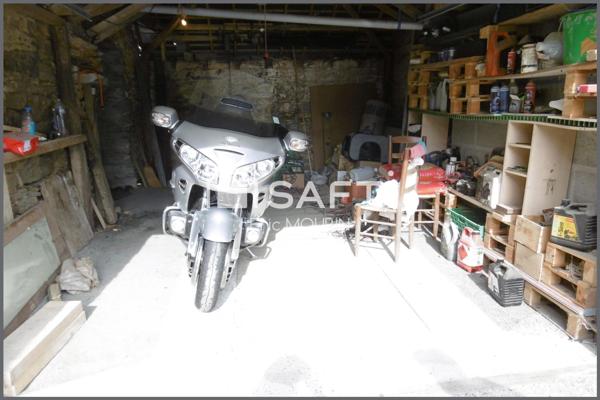 A saisir cette jolie longère en pierres apparentes en campagne de 150m2.