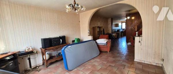 En plein centre de St Martin Boulogne, venez découvrir cette maison de ville de 111m2 édifiée s...