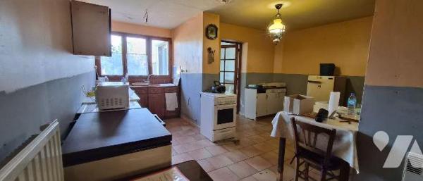 En plein centre de St Martin Boulogne, venez découvrir cette maison de ville de 111m2 édifiée s...