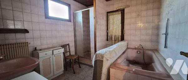En plein centre de St Martin Boulogne, venez découvrir cette maison de ville de 111m2 édifiée s...