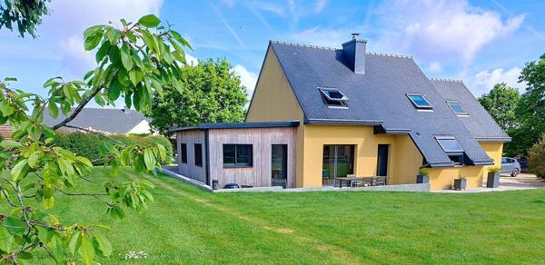 Maison 4 chambres lunineuse à 2 mn du bourg de Plouaret