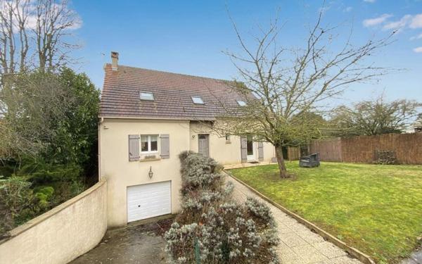 Maison à vendre    6 pièces •  Épône