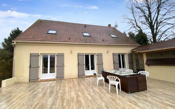 Maison à vendre    6 pièces •  Épône