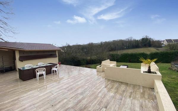 Maison à vendre    6 pièces •  Épône