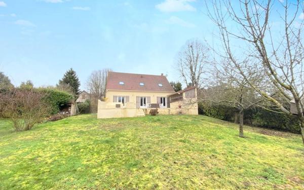 Maison à vendre    6 pièces •  Épône