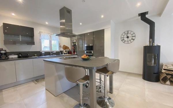 Maison à vendre    6 pièces •  Épône