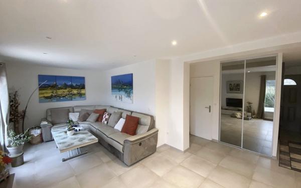 Maison à vendre    6 pièces •  Épône