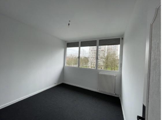 Appartement
         3 pièces
        - 63 m² 57 000 € *