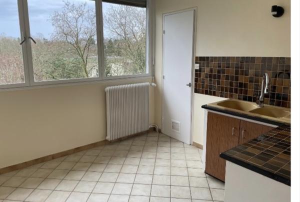 Appartement
         3 pièces
        - 63 m² 57 000 € *