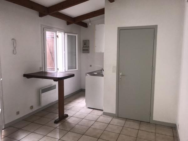 Appartement T2 - petit immeuble pierre