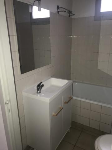 Appartement T2 - petit immeuble pierre