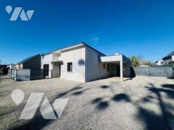 Maison de 2017 dans une impasse au calme, à proximité immédiate des commerces et des plages.
S...