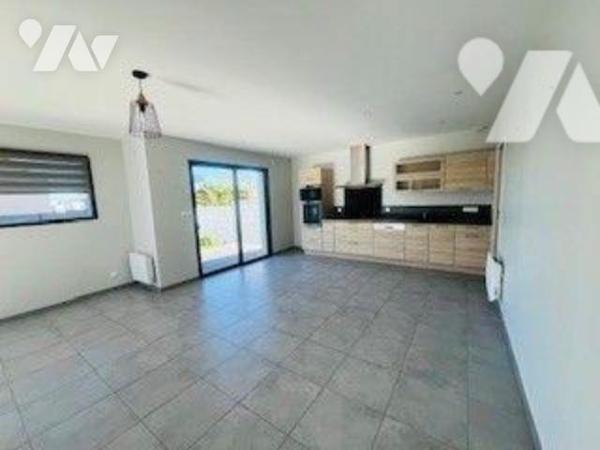 Maison de 2017 dans une impasse au calme, à proximité immédiate des commerces et des plages.
S...