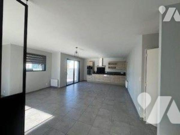 Maison de 2017 dans une impasse au calme, à proximité immédiate des commerces et des plages.
S...