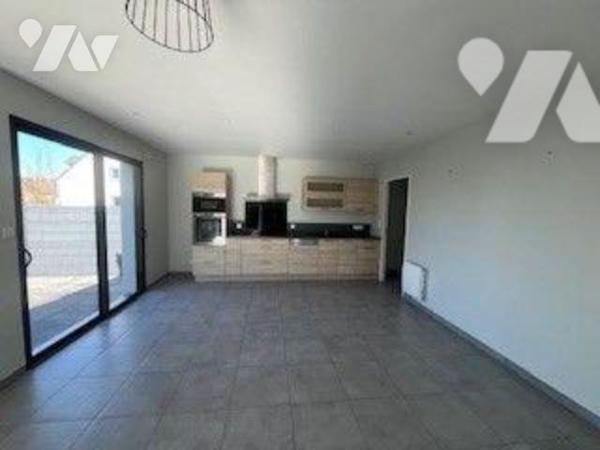 Maison de 2017 dans une impasse au calme, à proximité immédiate des commerces et des plages.
S...