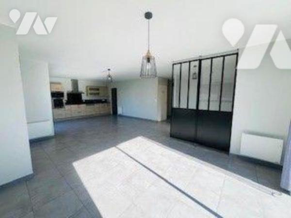 Maison de 2017 dans une impasse au calme, à proximité immédiate des commerces et des plages.
S...