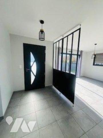 Maison de 2017 dans une impasse au calme, à proximité immédiate des commerces et des plages.
S...