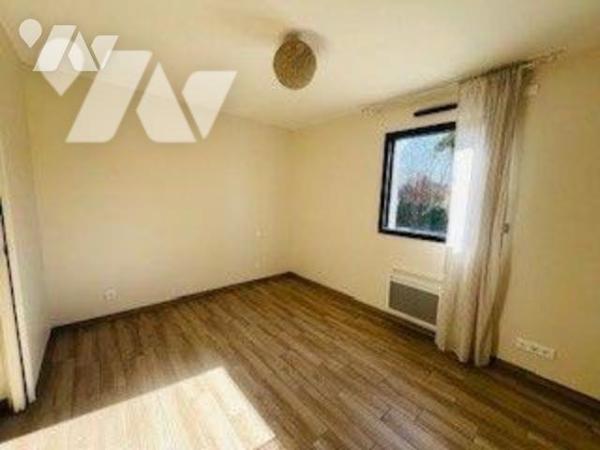 Maison de 2017 dans une impasse au calme, à proximité immédiate des commerces et des plages.
S...