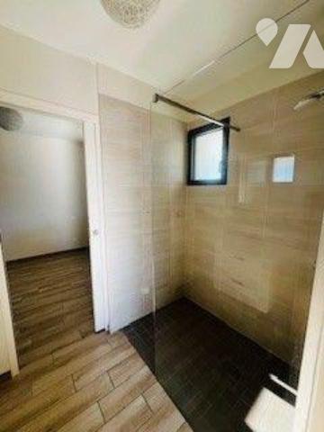 Maison de 2017 dans une impasse au calme, à proximité immédiate des commerces et des plages.
S...