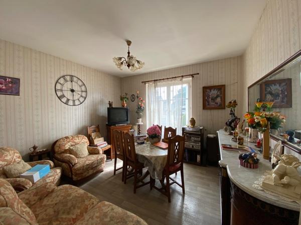 THOUARS (79) Maison à rénover de plain pied -70m2-2 chambres-grand jardin clos avec puits