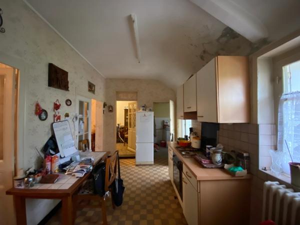 THOUARS (79) Maison à rénover de plain pied -70m2-2 chambres-grand jardin clos avec puits