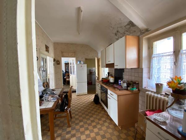 THOUARS (79) Maison à rénover de plain pied -70m2-2 chambres-grand jardin clos avec puits