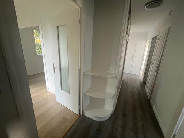 Appartement 2 chambres, balcon, cave et parking.,  
Nantes 44000