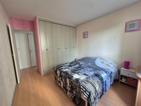 Appartement à vendre 4 pièces avec loggia fermée, cave et parking en sous sol ASNIERES SUR SEINE (92)