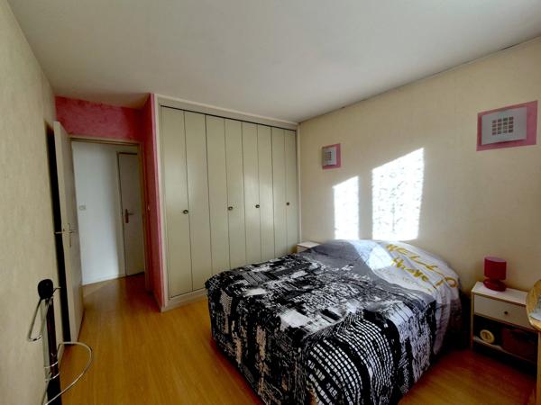 Appartement à vendre 4 pièces avec loggia fermée, cave et parking en sous sol ASNIERES SUR SEINE (92)