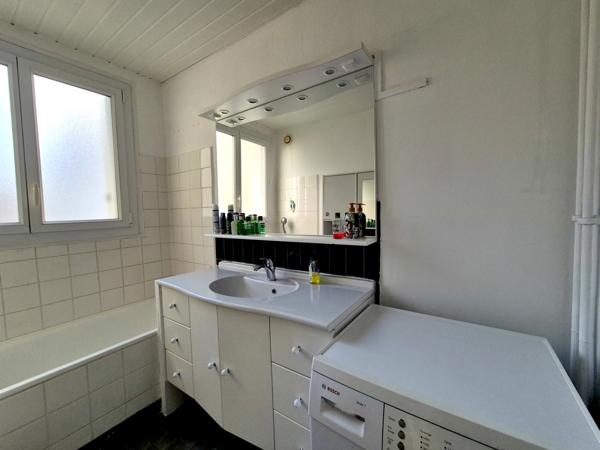 Appartement à vendre 4 pièces avec loggia fermée, cave et parking en sous sol ASNIERES SUR SEINE (92)
