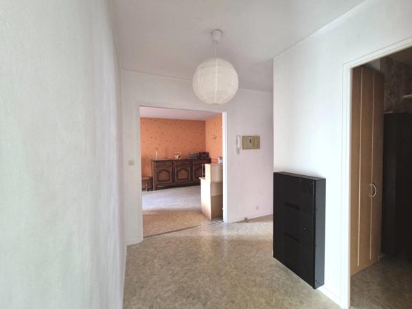 Appartement à vendre 4 pièces avec loggia fermée, cave et parking en sous sol ASNIERES SUR SEINE (92)