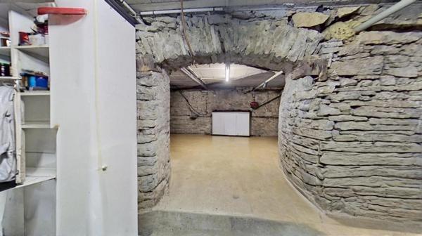 Moyen : Maison à vendre 5 pièces, terrasse & sous-sol - Visite virtuelle sur demande