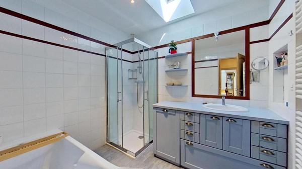 Moyen : Maison à vendre 5 pièces, terrasse & sous-sol - Visite virtuelle sur demande